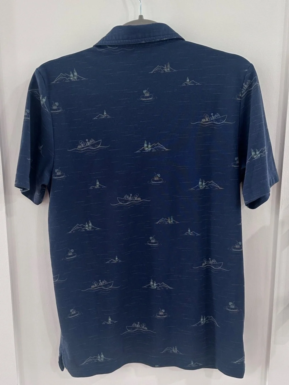 Travis Mathew Men's "Take A Whiff" Fishing & Lake Scene Polo - Size S - Picture 3 of 9